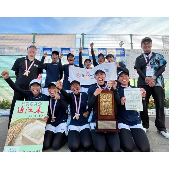 ㊗️日本一！！

全日本実業団選手権大会　優勝🏆

最高の瞬間を共有出来て嬉しい限り！

カラダへの意識もどんどん高まっていた選手達。
勝つ為に色々なことを全力で取り組んだ一年だったね。

日本一のチームトレーナーでいれたことを、君達の仲間でいれたことを誇りに思います！

感動をありがとう！

#笑顔も日本一
#元気も日本一
@shiroyama_tennis #城山テニス鹿児島
#ソフトテニス
@tas_seikotsuin #TAS整骨院
#トレーナー活動
#アスリートの本気をサポート
#アーマーテープ #RadioStim #JointPole
#試合の帰りのsunsetも最高やった
#感謝
