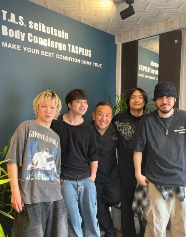 唯一無二のLIVEで魅せてくれる「#AgeFactory 」
"静脈/ERROR" Release Tour 2026

全国22公演  鹿児島からのスタートを前にメンバー来院

全公演 アーティストトレーナーチーム @the__backbone でサポートさせていただきます！

感謝！

#ツアートレーナー #アーティストサポート #トレーナー活動 #アーティストトレーナー